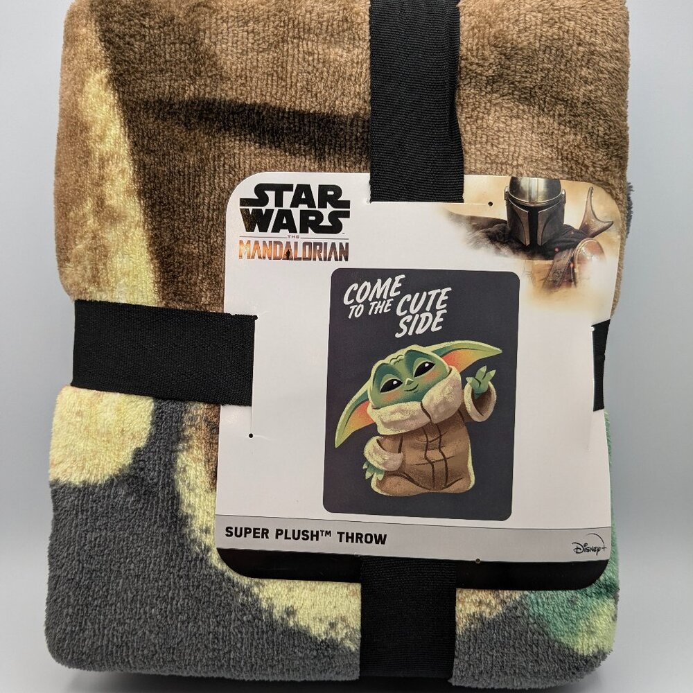 Star Wars The Mandalorian Super Plush Throw Come to the Cute Side Grogu 46"x60"